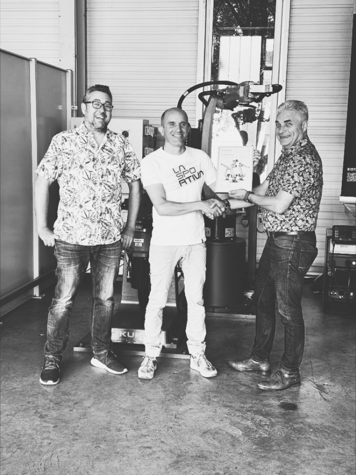 Foto Stefan Meißner, Tobias Schneider und Günther Kreuzig mit Kuka Roboter-Systempartnerzertifikat 2025 